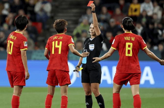 中国女足vs海地裁判是谁