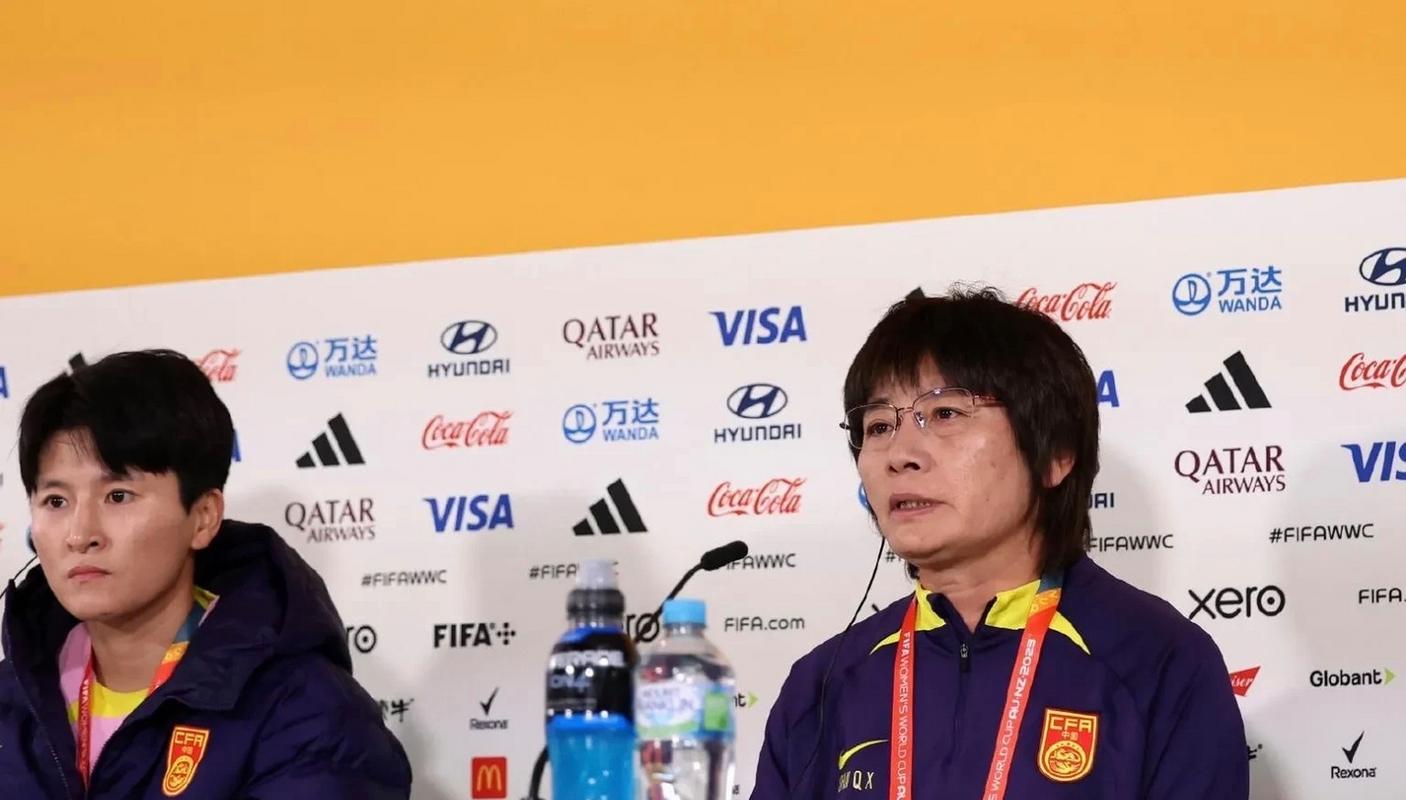 中国女足vs英格兰教练