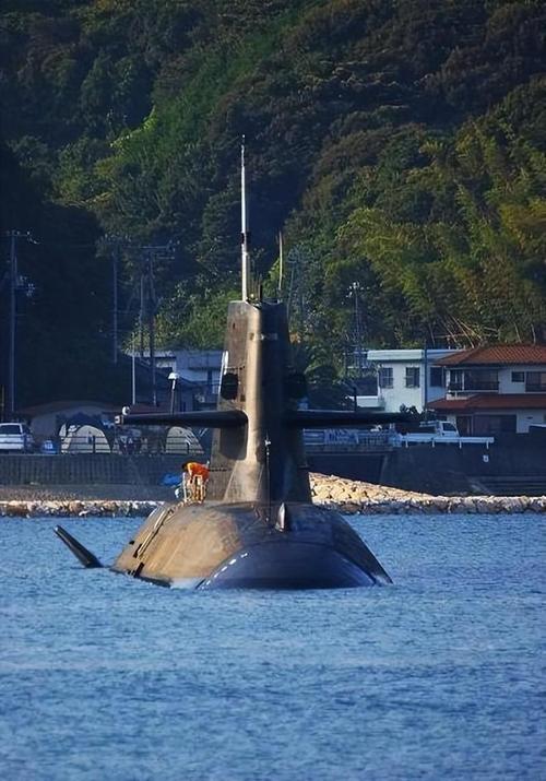 中国战舰vs日本潜水艇