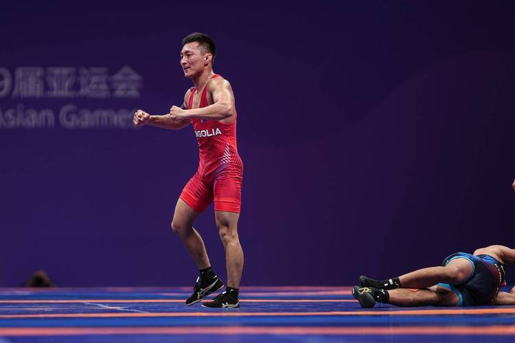 亚运会中国vs蒙古摔跤采访