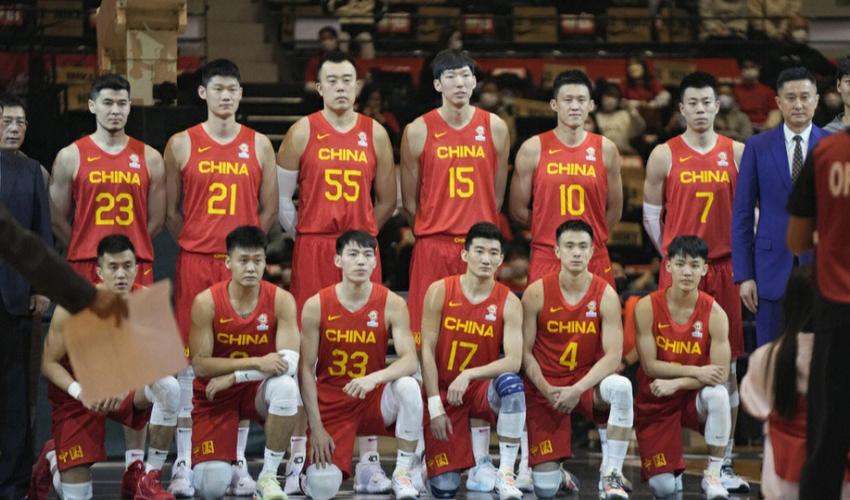 中国男篮vs日本主教练的相关图片