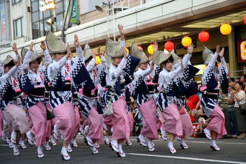 日本的舞蹈vs中国的舞蹈的相关图片